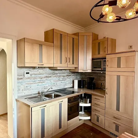 Elegante Jugendstil-wohnung - Ruhige Lage Naehe Hbf Apartment *